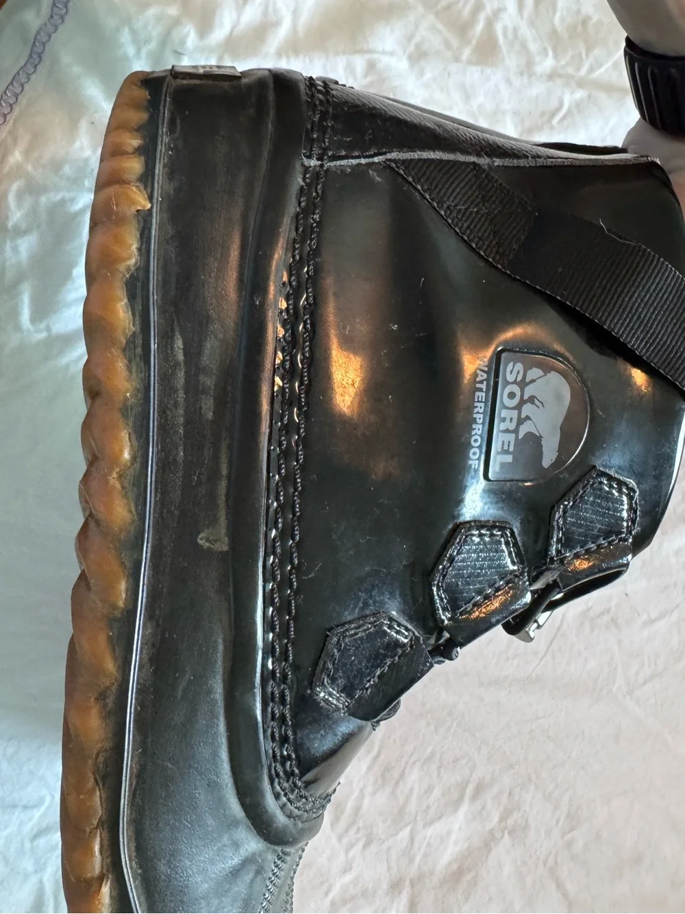 Sorel waterproof boots in patent black size 8 women’s